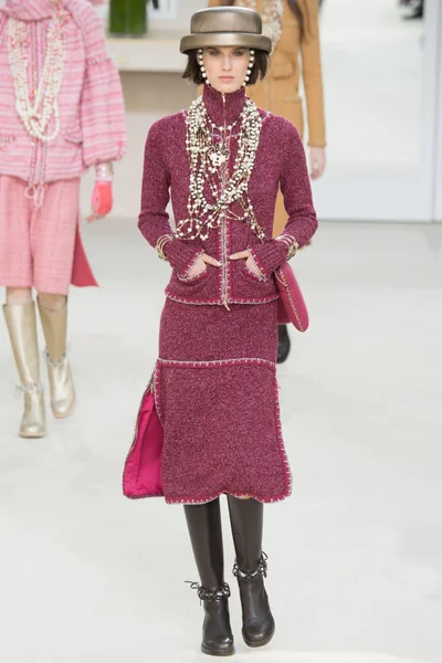 Look 15